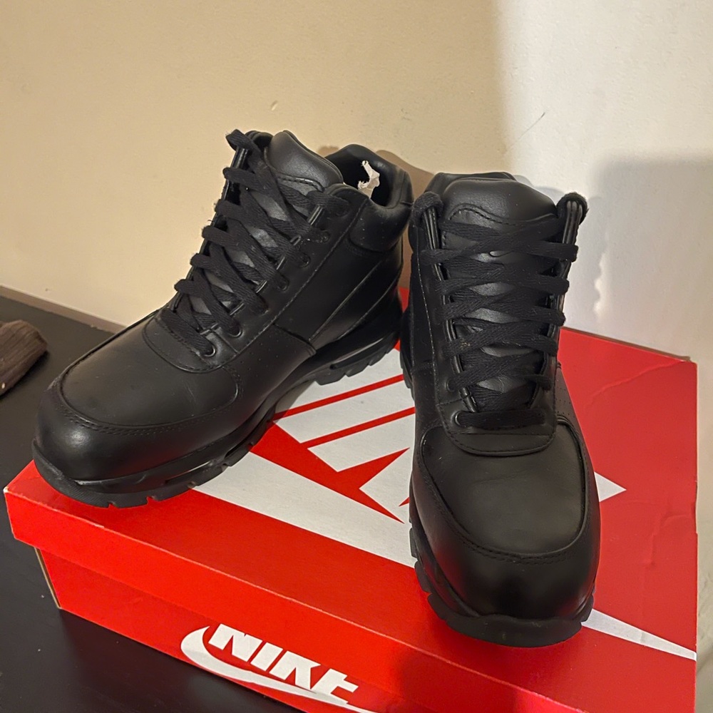 NIKE AIR MAX GOADOME  BOOTS